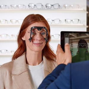 Verres de lunettes : centrage et ajustage chez Fielmann
