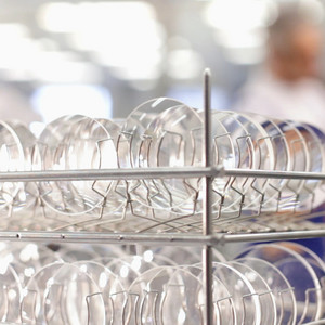 Verres bruts dans la production des lunettes