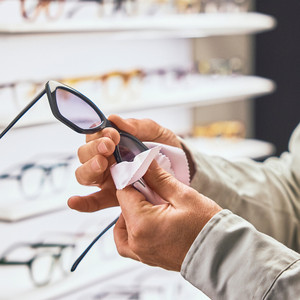 Rohgläser in der Brillenproduktion 